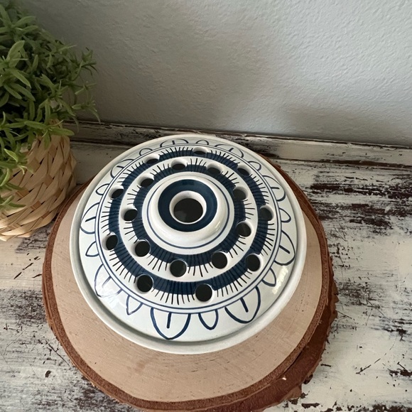 Delft Williamsburg Restoration Porcelain Flower Frog Made in Holland Vintage - Picture 5 of 10